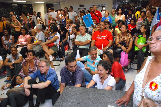 Ouvidoria Parlamentar; audiências, debates e consultas públicas; enquetes; contato pessoal com o CAC. O cidadão possui diversas formas de interação com a dinâmica do Legislativo estadual