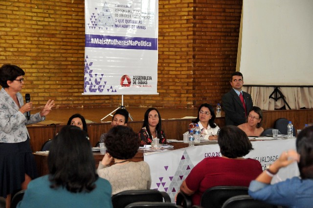 As participantes do evento defenderam maior participação feminina nos espaços políticos e o combate à desigualdade de gênero