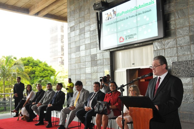 A solenidade de instalação da Comissão Extraordinária de Proteção dos Animais foi realizada no Espaço Democrático José Aparecido de Oliveira