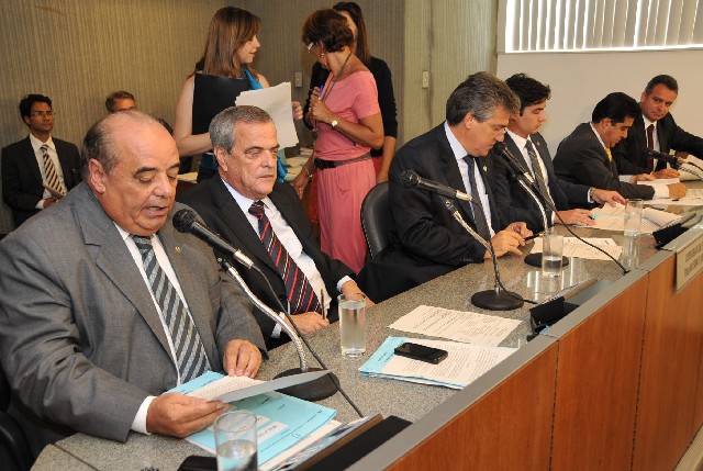 Comissão de Fiscalização Financeira e Orçamentária analisa proposições