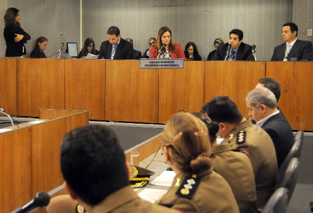 Comissão debateu a comercialização dos fardamentos e acessórios de policiais e bombeiros militares e dos uniformes escolares do Colégio Tiradentes da PM