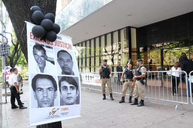 Em janeiro de 2004, três auditores fiscais e o motorista que os acompanhava foram mortos em uma emboscada durante operação de rotina em Unaí