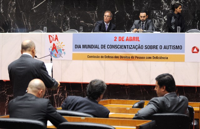 Segundo a mensagem, o balanço é acompanhado dos demonstrativos analíticos, juntamente com o relatório da Controladoria Geral do Estado