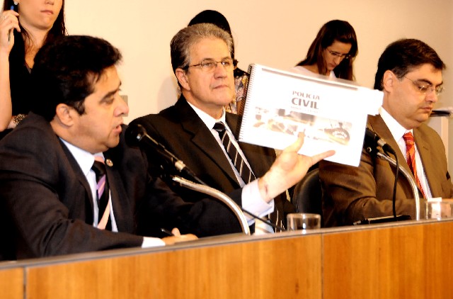 Deputado Sargento Rodrigues mostrou relatório da Polícia Civil com o mapa dos plantões regionalizados