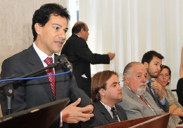 Assinatura do Termo de Adesão ao Programa "Crack, é Possível Vencer"