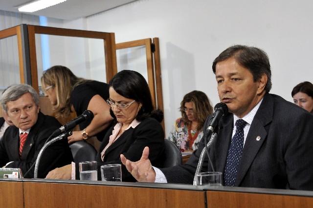 Comissão do Trabalho, da Previdência e da Ação Social debate a inclusão do estágio na grade curricular do ensino médio da rede pública de educação