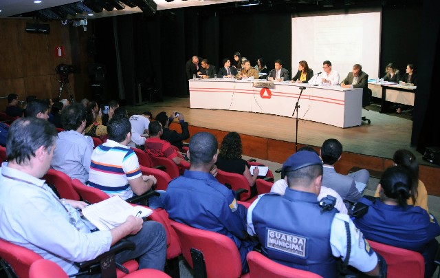 Participantes da reunião também relataram jornada exaustiva e baixos salários de guardas municipais