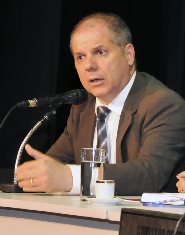 O procurador Alessandro Stefanutto admitiu a dificuldade de conciliar a legislação do INSS e do Executivo em torno do assunto