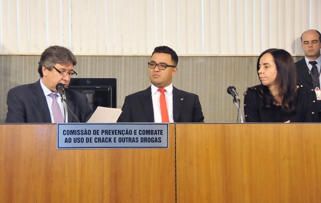 A comissão também aprovou pedido de reunião sobre projeto que autoriza o Governo do Estado a criar programa de inserção laboral para usuários de drogas em recuperação