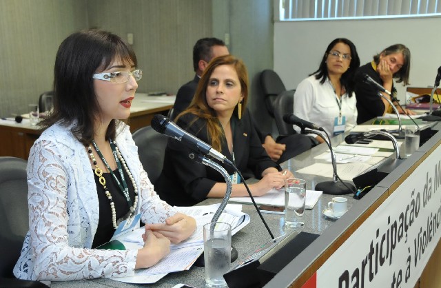 A delegada Luciana Libório (à esquerda) disse que os dados apontam para um aumento da violência doméstica