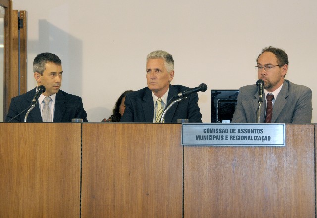 Segundo Márcio Duarte (à esquerda), a prioridade é descentralizar o serviço com o Governo Federal