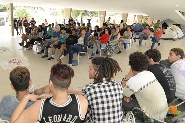 Ocupações estariam enfrentado dificuldades, tais como a repressão da Polícia Militar e atos de violência promovidos por movimentos contrários à luta
