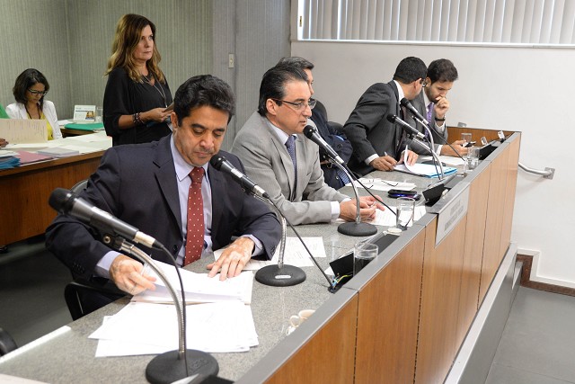A comissão também analisou o PLC 25/15, do deputado Sargento Rodrigues, sobre assédio moral contra os militares