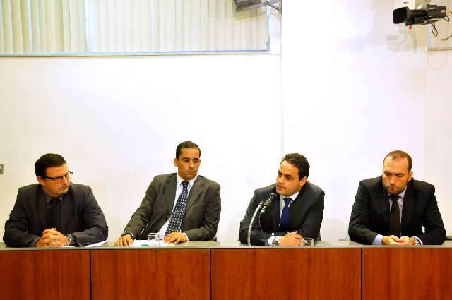Segundo Roger de Moura (à esquerda), um abalo sísmico pode acelerar o rompimento de uma barragem com problemas, mas nunca de uma saudável