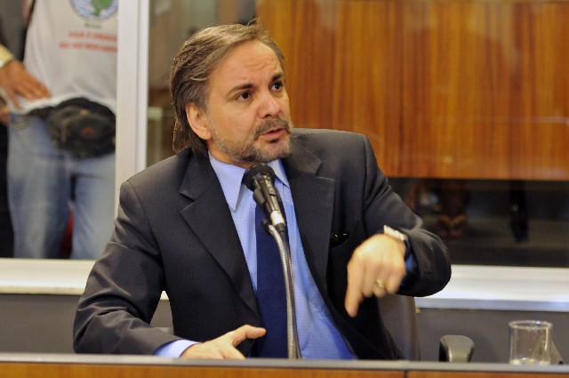 José Adércio Sampaio frisou que, apesar de a primeira responsável ser a Samarco, o poder público falhou