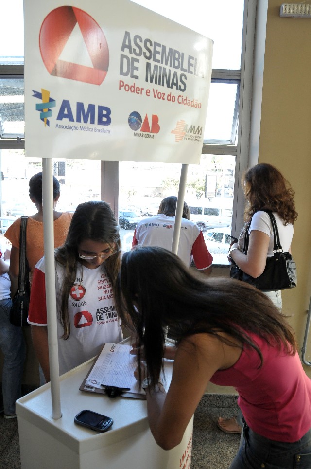 A campanha Assine + Saúde já recolheu mais de 322 mil assinaturas para projeto de iniciativa popular - Arquivo/ALMG