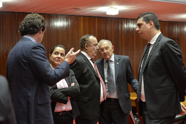 Na mesma reunião, foi iniciada a discussão dos quatro vetos do governador que estão na pauta do Plenário