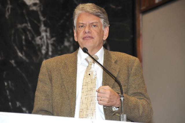 Aloísio Andrade defende a internação dos dependentes para promover desintoxicação e tratamento adequados