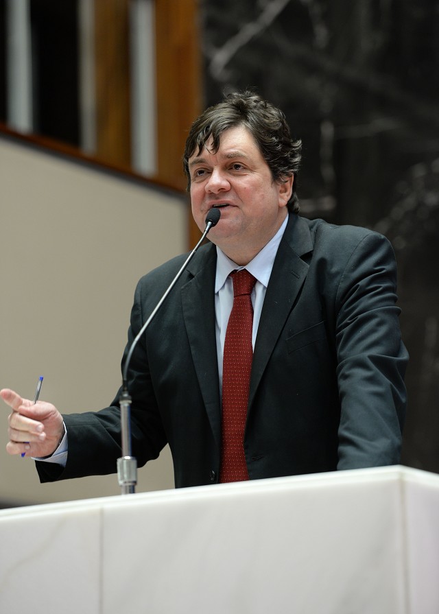 André Quintão ressaltou a importância das mobilizações contra as reformas federais
