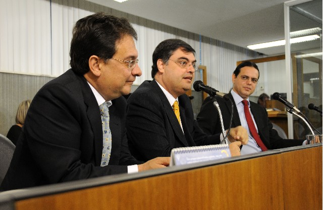 Os deputados presentes deferenderam a utilização da música de maneira interdisciplinar
