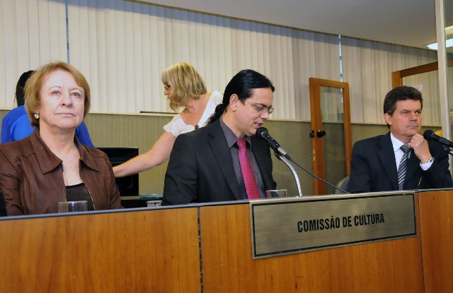 O relator, deputado Elismar Prado, opinou pela aprovação na forma do substitutivo nº 1