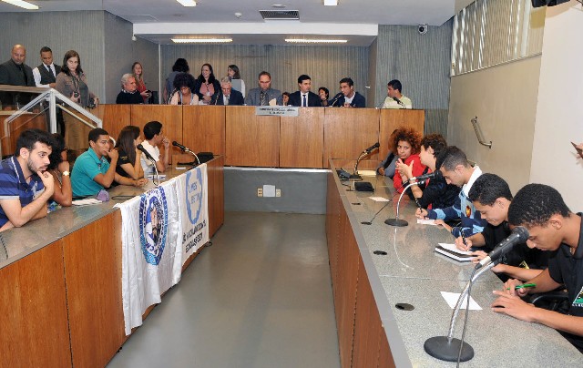 Comissão debateu os aspectos administrativos relacionados à representação estudantil no âmbito das escolas públicas estaduais