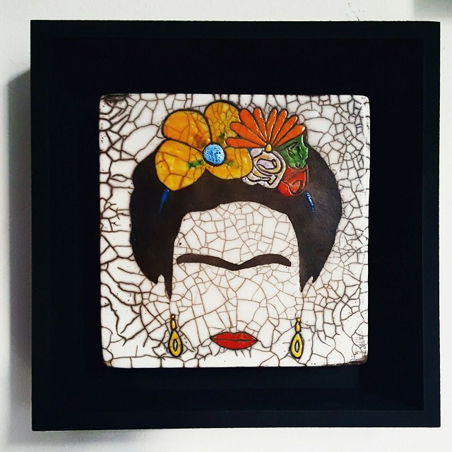 A ceramista Geórgia Elias é uma das artistas que participa da exposição