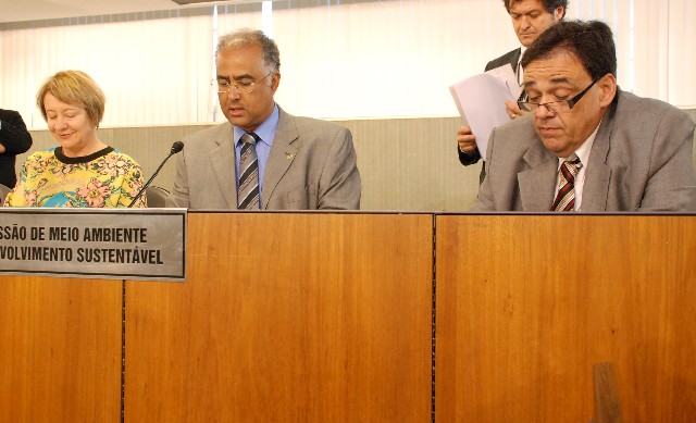 Possível surto de cianobactéria na bacia do Rio Doce motiva requerimento de audiência para debater o assunto
