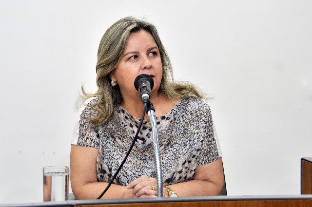 Luísa de Marilac fez explanação sobre o projeto, com um histórico da expedição realizada no Velhas