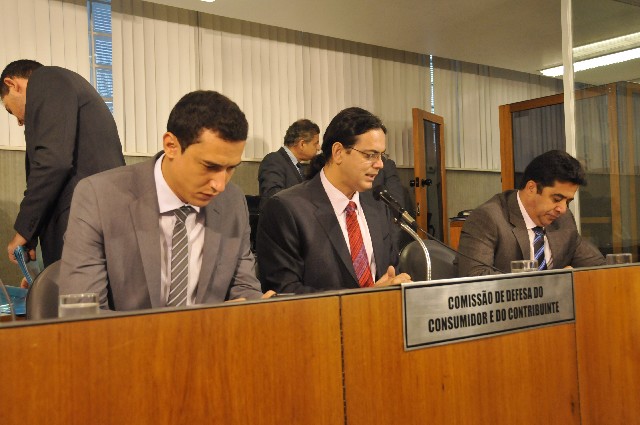 Também foi aprovada audiência sobre desistência da compra de imóveis e carros, em razão do atraso na entrega dos bens