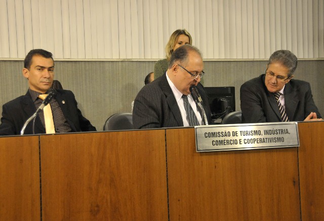 As duas visitas dão sequência às discussões iniciadas pela comissão no dia 24 de abril