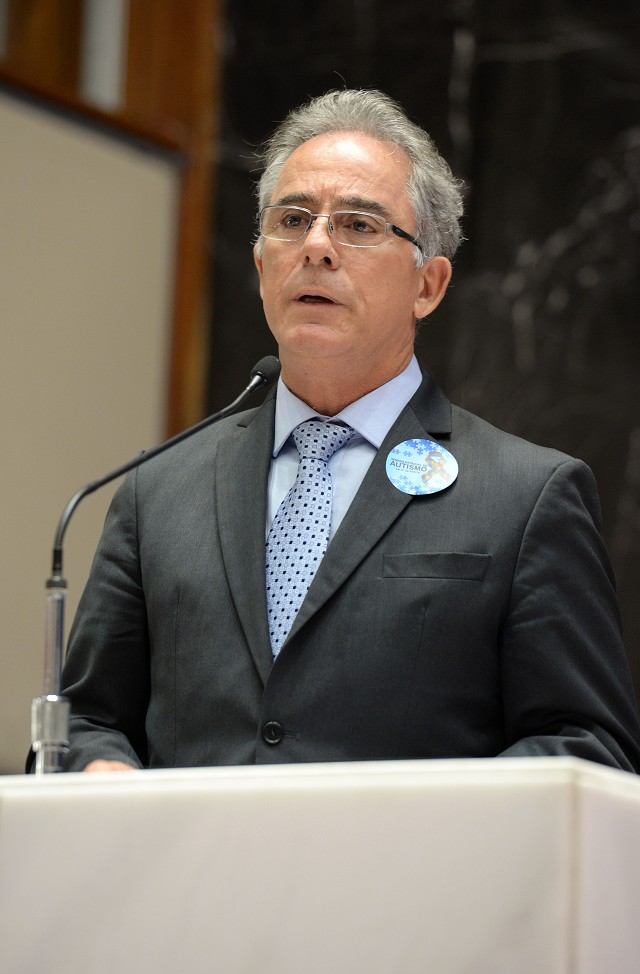 Duarte Bechir elogiou a iluminação do Palácio da Inconfidência em apoio à campanha sobre o autismo