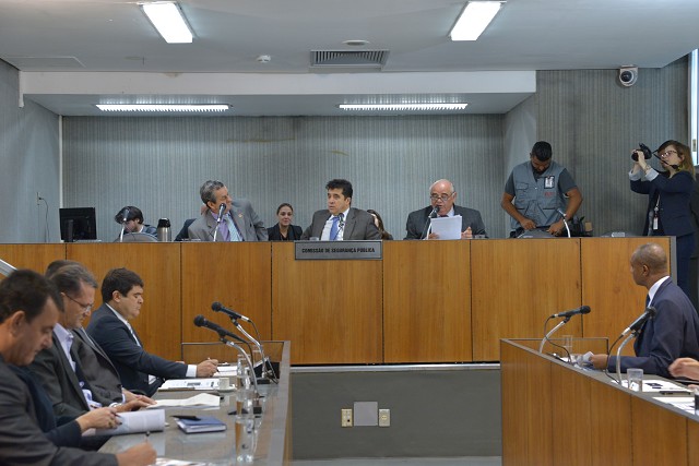 Especialistas presentes na reunião acreditam que a legislação sobre o tema é ultrapassada e não acompanhou a gravidade dos fatos