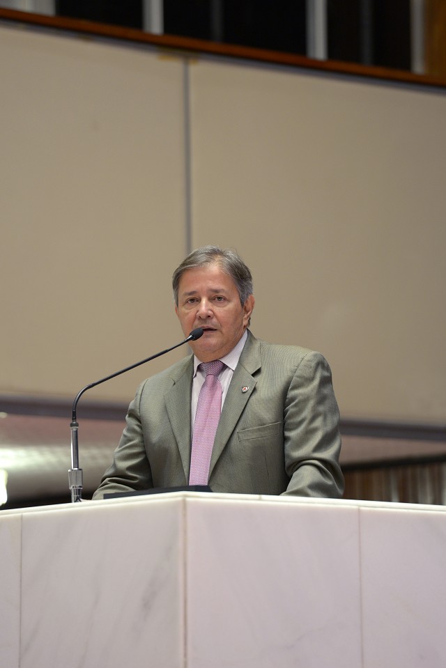 Carlos Pimenta reclamou das reformas propostas do governo federal