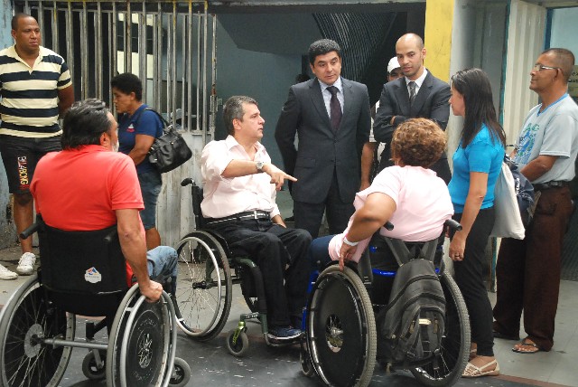 Deputados Doutor Wilson Batista e Marques Abreu são recebidos pelo vereador Leonardo Matos na Associação Mineira de Paraplégicos