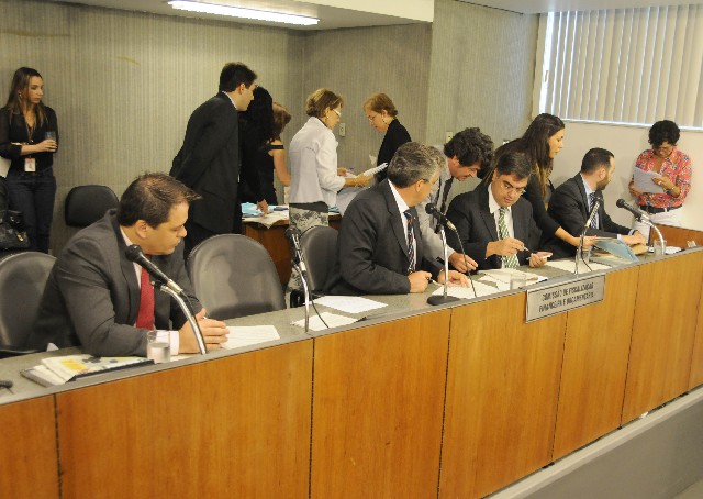 Comissão de Fiscalização Financeira emitiu parecer de 1º turno favorável ao Projeto de Lei 3.811/13, do governador