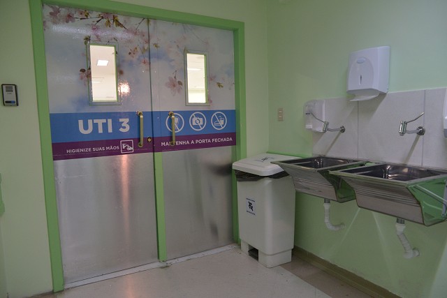 Entrada de UTI em hospital público, que já sofre com falta de medicamentos - Arquivo ALMG