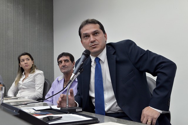 José Walter do Amaral (à direita) alegou que o Banco do Brasil tem se esforçado para aprimorar o relacionamento com os produtores