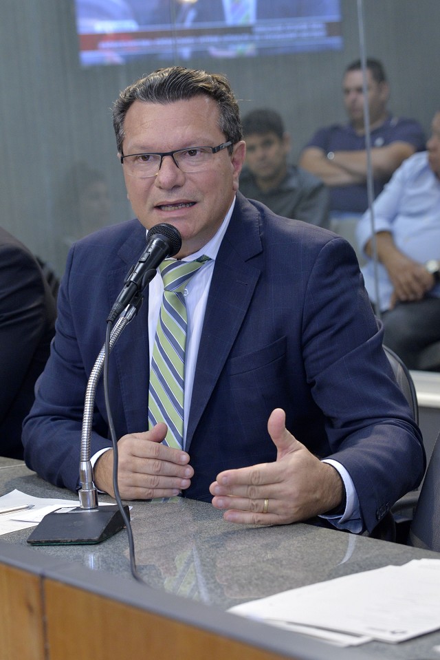 José Renato explicou que os atrasos ocorreram por causa de adequação do contrato inicial