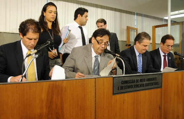 Gustavo Corrêa (à esq.) foi o relator do Projeto de Lei 142/11