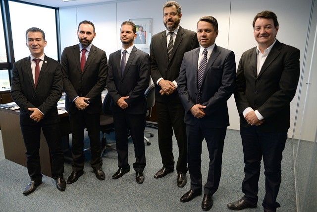 Participaram do encontro com o secretário e o secretário adjunto os deputados Fábio Avelar Oliveira, Ulysses Gomes, Mário Henrique Caixa e Carlos Henrique