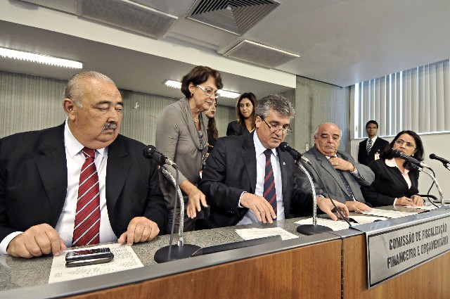 FFO aprovou nesta quarta (28) projetos que instituem regimes especiais de tributação para diversos setores