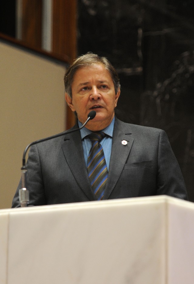 Para Carlos Pimenta, a crise tem provocado a redução da produção das indústrias e aumentado o desemprego