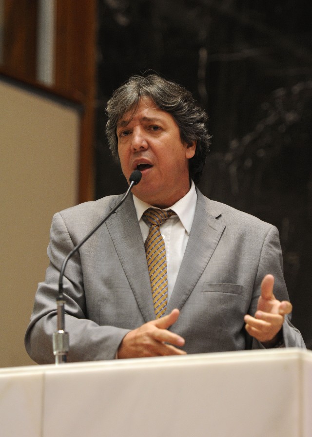 Antônio Jorge sugeriu que o governador Pimentel liderasse uma luta contra a doença, nos moldes do que fez Anastasia