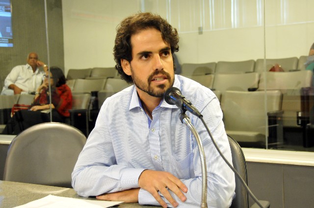 André Amorim, representante do governo, disse que vai levar as demandas à Secretaria de Saúde