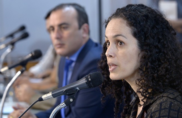 A ativista Daniela Araújo explicou o projeto Cãominhando pela Conscientização