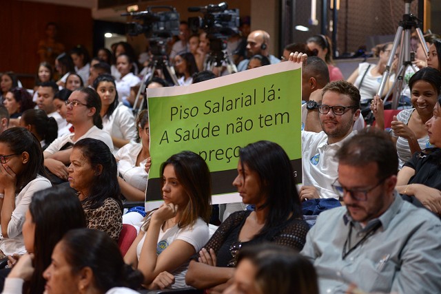 Comissão do Trabalho, da Previdência e da Assistência Social - debate sobre as condições de trabalho dos fisioterapeutas e terapeutas ocupacionais