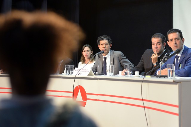 Comissão do Trabalho, da Previdência e da Assistência Social - debate sobre as condições de trabalho dos fisioterapeutas e terapeutas ocupacionais