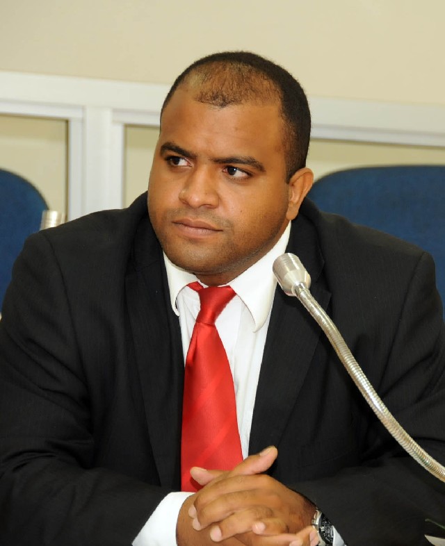 O delegado de Polícia Civil Breno Barbosa nega ter se ausentado durante duas horas