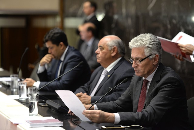 O deputado Rogério Correia (à direita) é o primeiro signatário da PEC 45/17